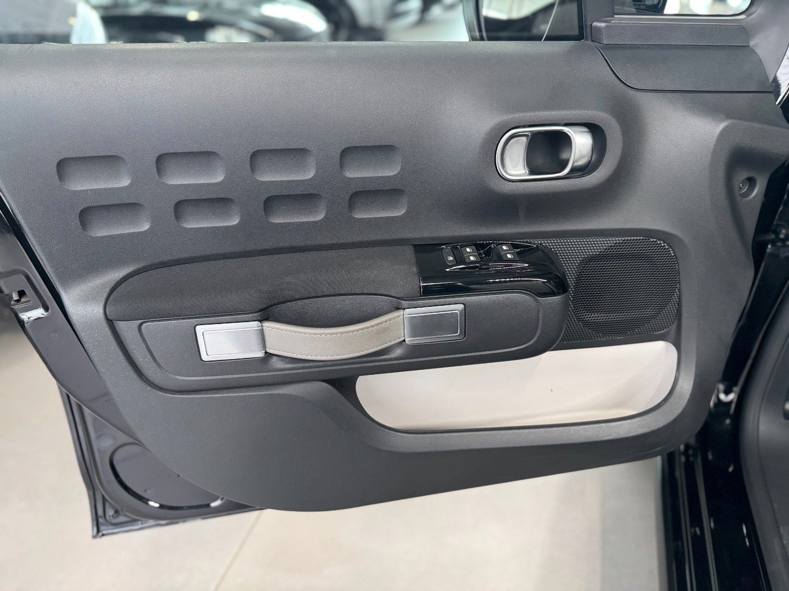 Fahrzeugabbildung Citroën C3 1.2 PurTech ELLE "DAB Navigation Kamera LM"