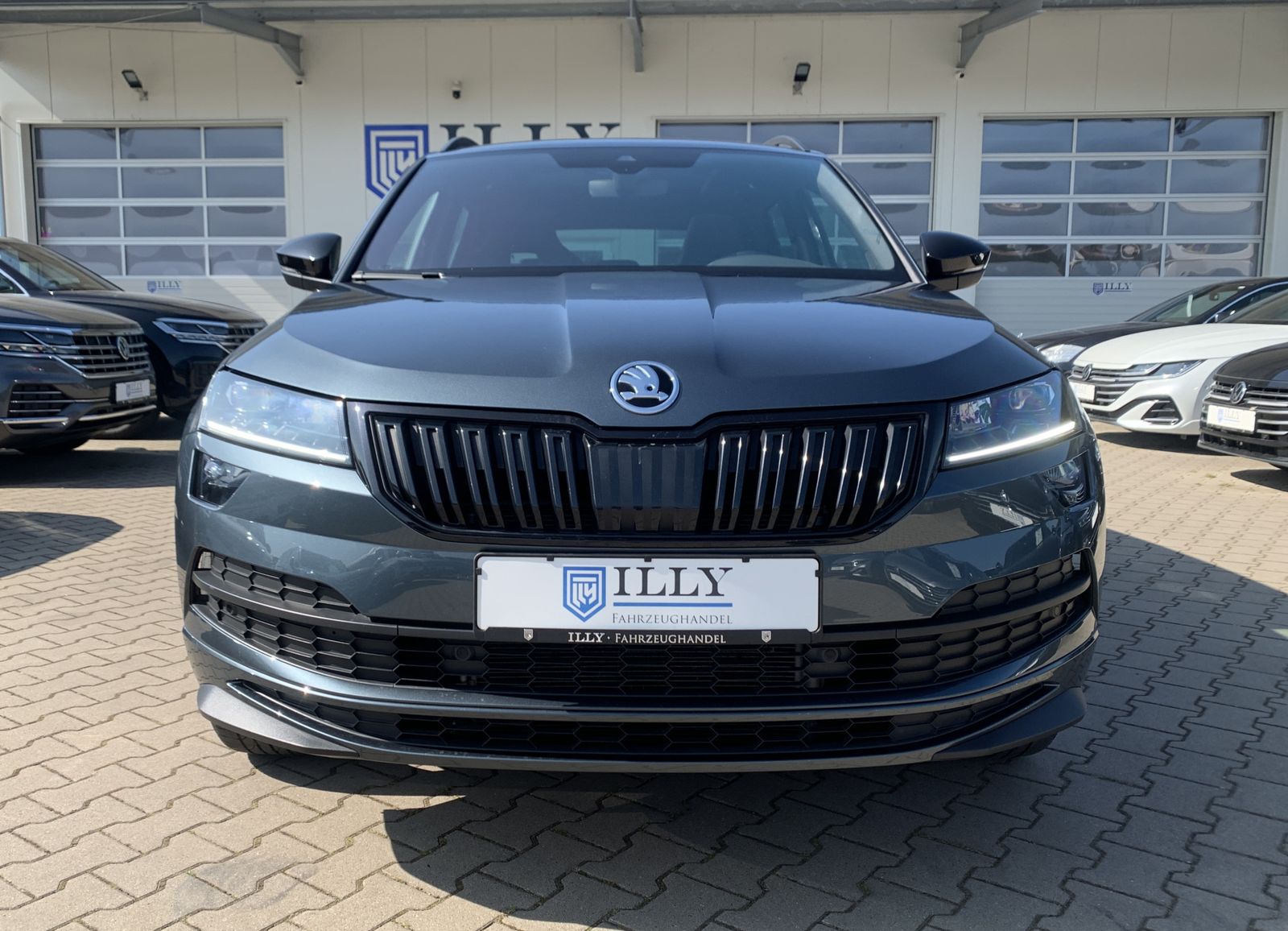 Fahrzeugabbildung SKODA Karoq 2.0 TDI*Sportline*4x4*AHK*LED*CANTON*ACC*