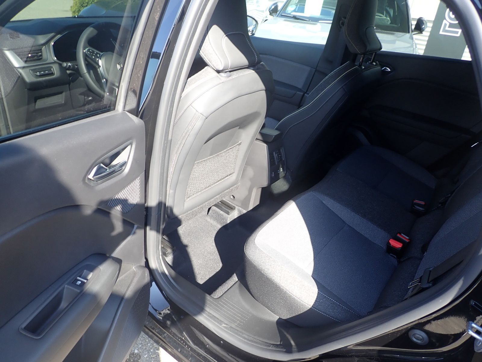 Fahrzeugabbildung Renault Captur Techno Full Hybrid E-Tech 160