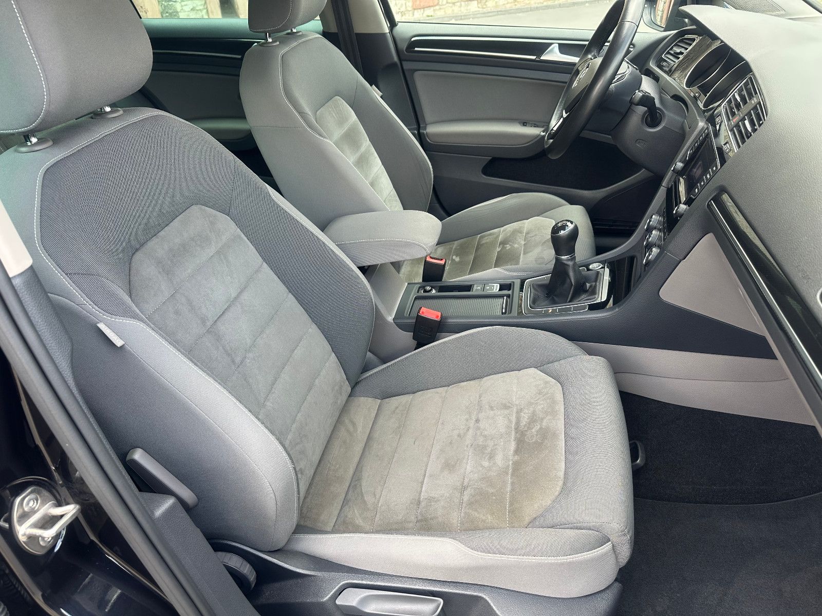 Fahrzeugabbildung Volkswagen GOLF VII R LINE+HIGHLINE BMT
