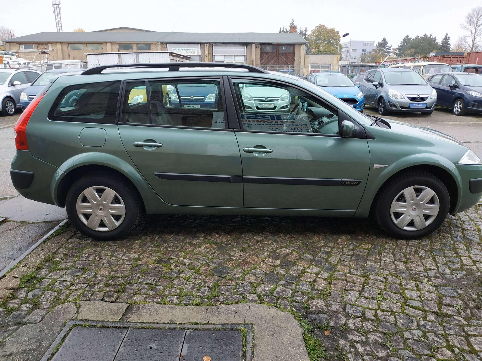 Renault Megane 2004 — engine 1.598 cm³, 113 HP (83kW)