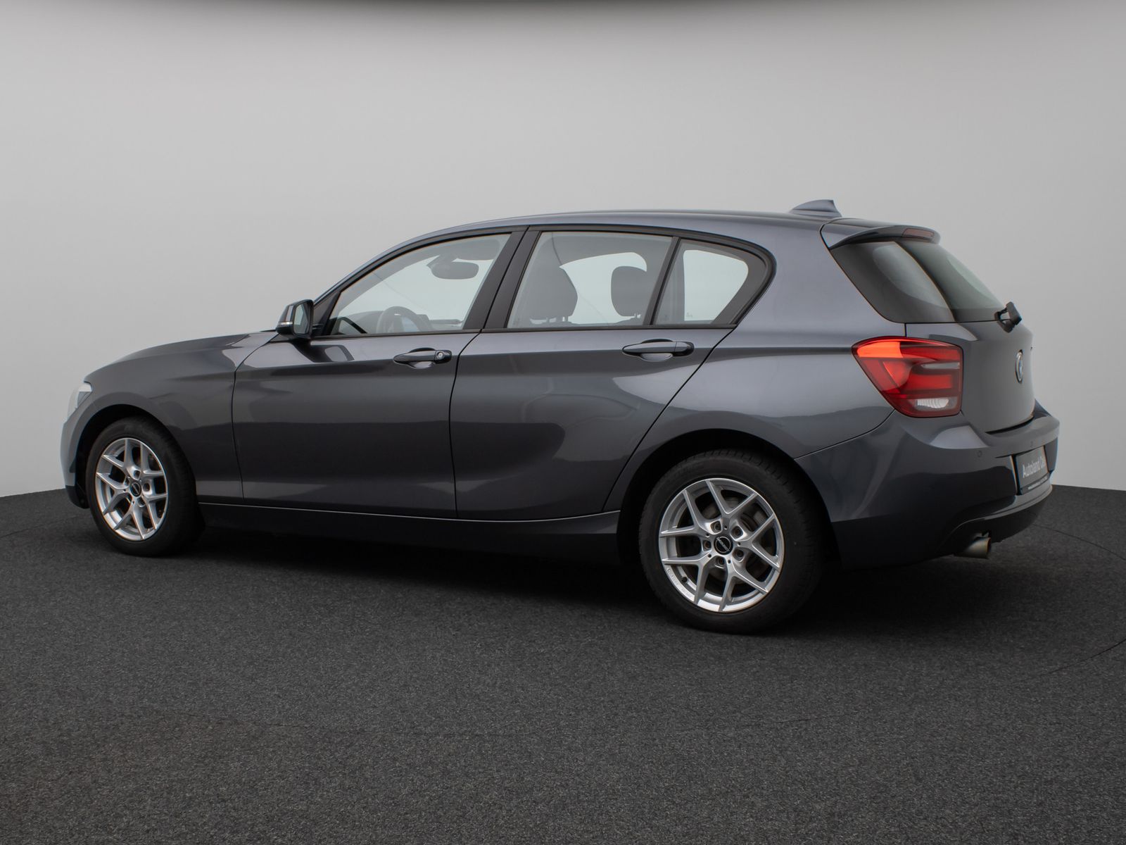 Fahrzeugabbildung BMW 116d  Advantage Paket Plus Glasdach AHK PDC Navi