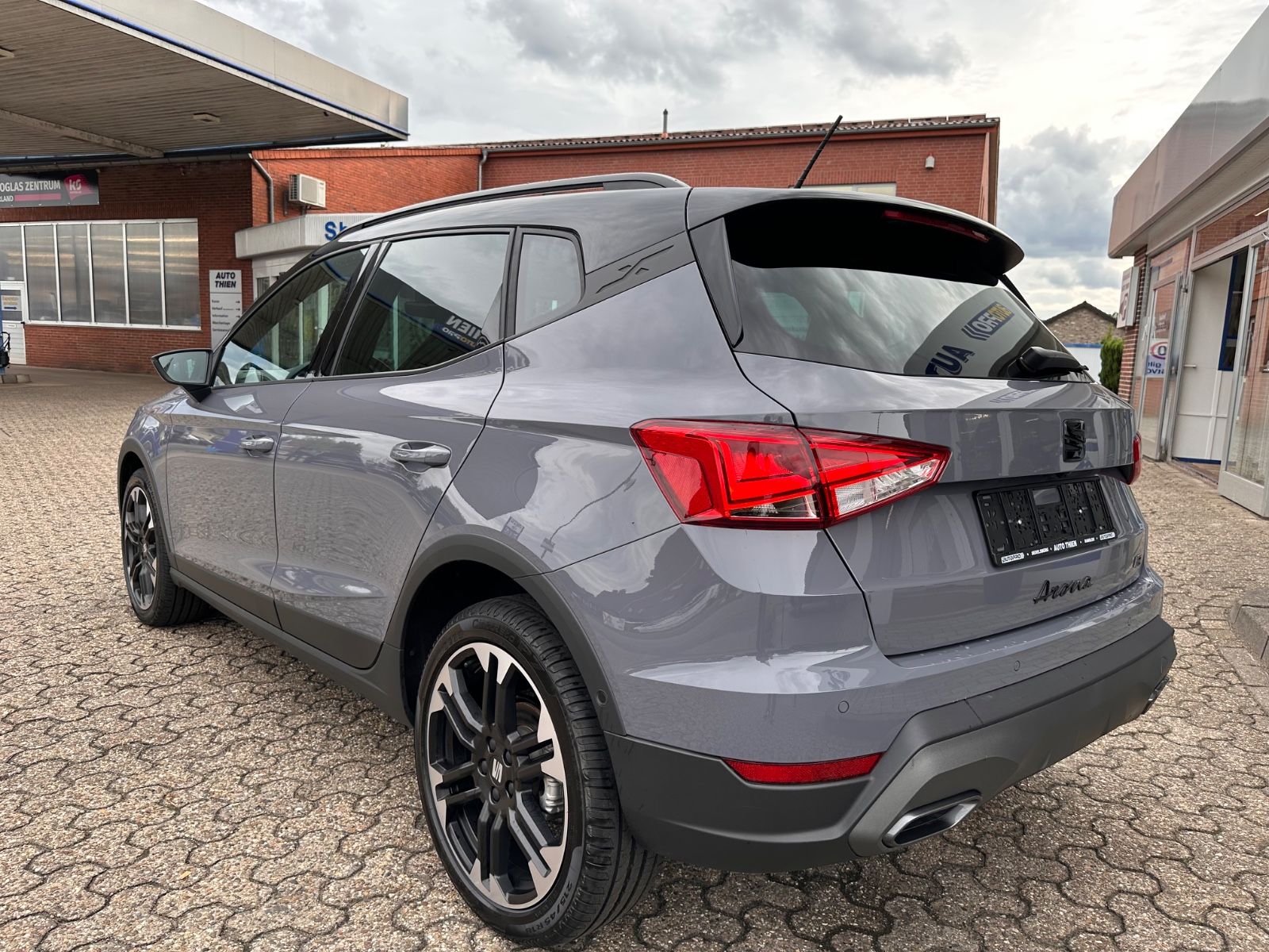 Fahrzeugabbildung SEAT Arona 1.5 TSI FR Black Edition DSG ACC/LED/Kamer