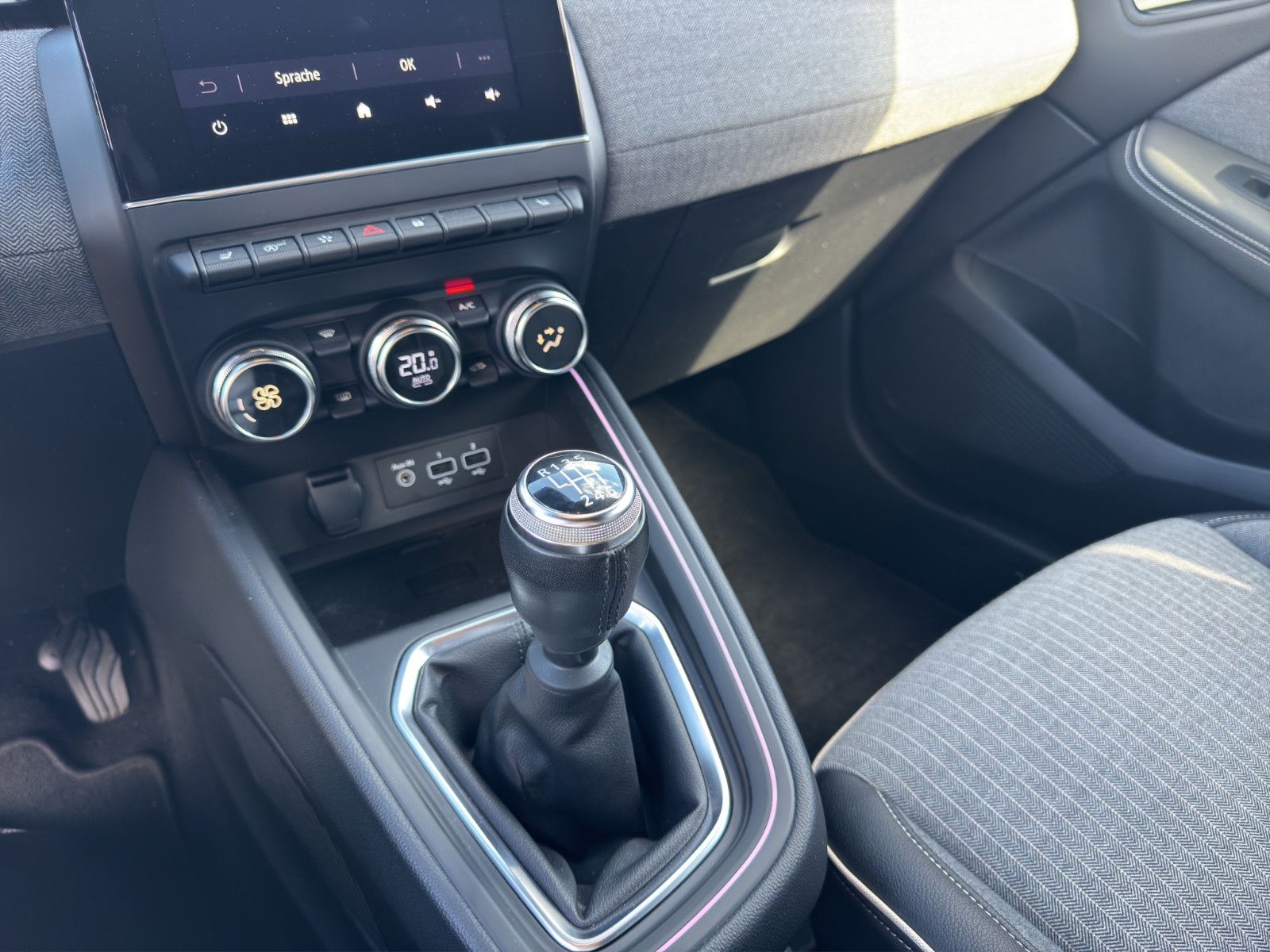 Fahrzeugabbildung Renault Clio V Lutecia Bluetooth/Navi/Ambiente/LED
