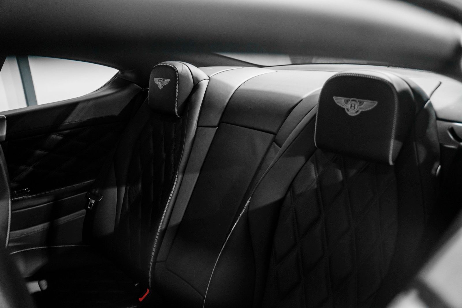 Fahrzeugabbildung Bentley Continental GT V8 - Mulliner Styling-Pack Carbon