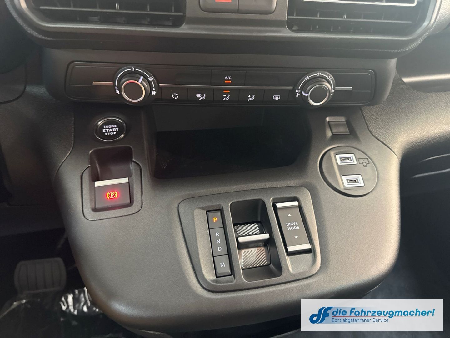 Fahrzeugabbildung Citroën Berlingo XL Digitales Cockpit LED Apple CarPlay