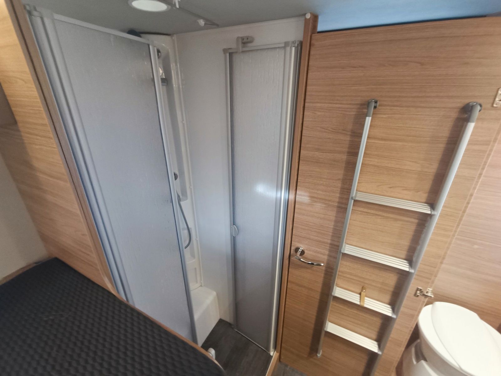 Fahrzeugabbildung Weinsberg CaraSuite 700 MEG Ford *Automatik*TV*Xenon