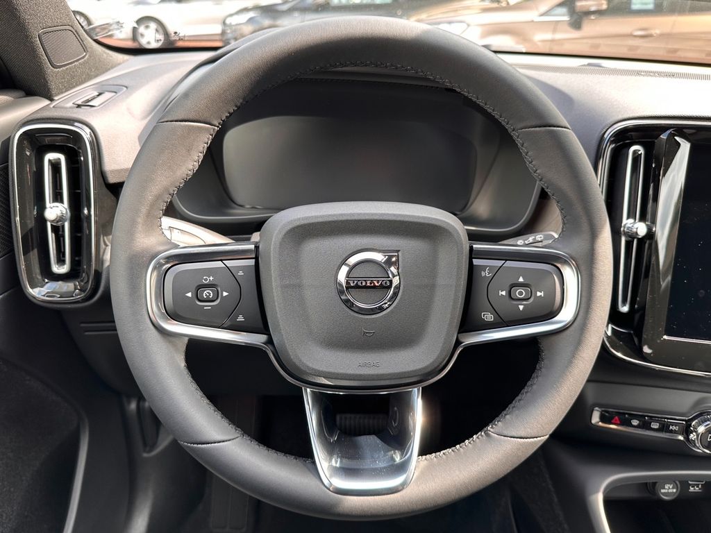 Volvo XC40 T5 Recharge Ultimate Dark *ACC*Glasdach*LM