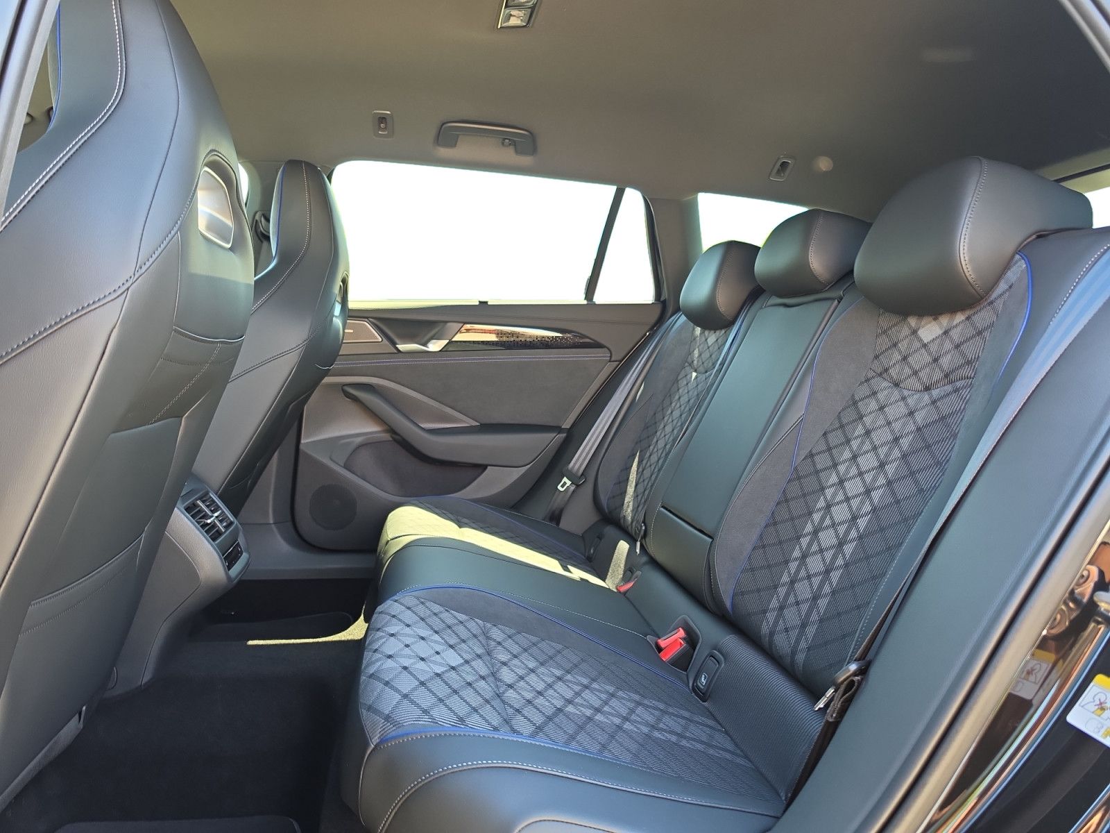Volkswagen Passat Variant - Bild 11