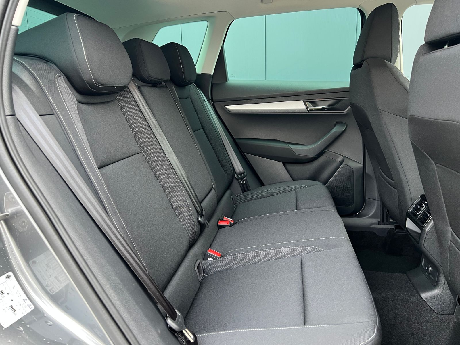 Fahrzeugabbildung SKODA Karoq Selection 1.5 TSI DSG *AHK, LED, ACC, 18"L