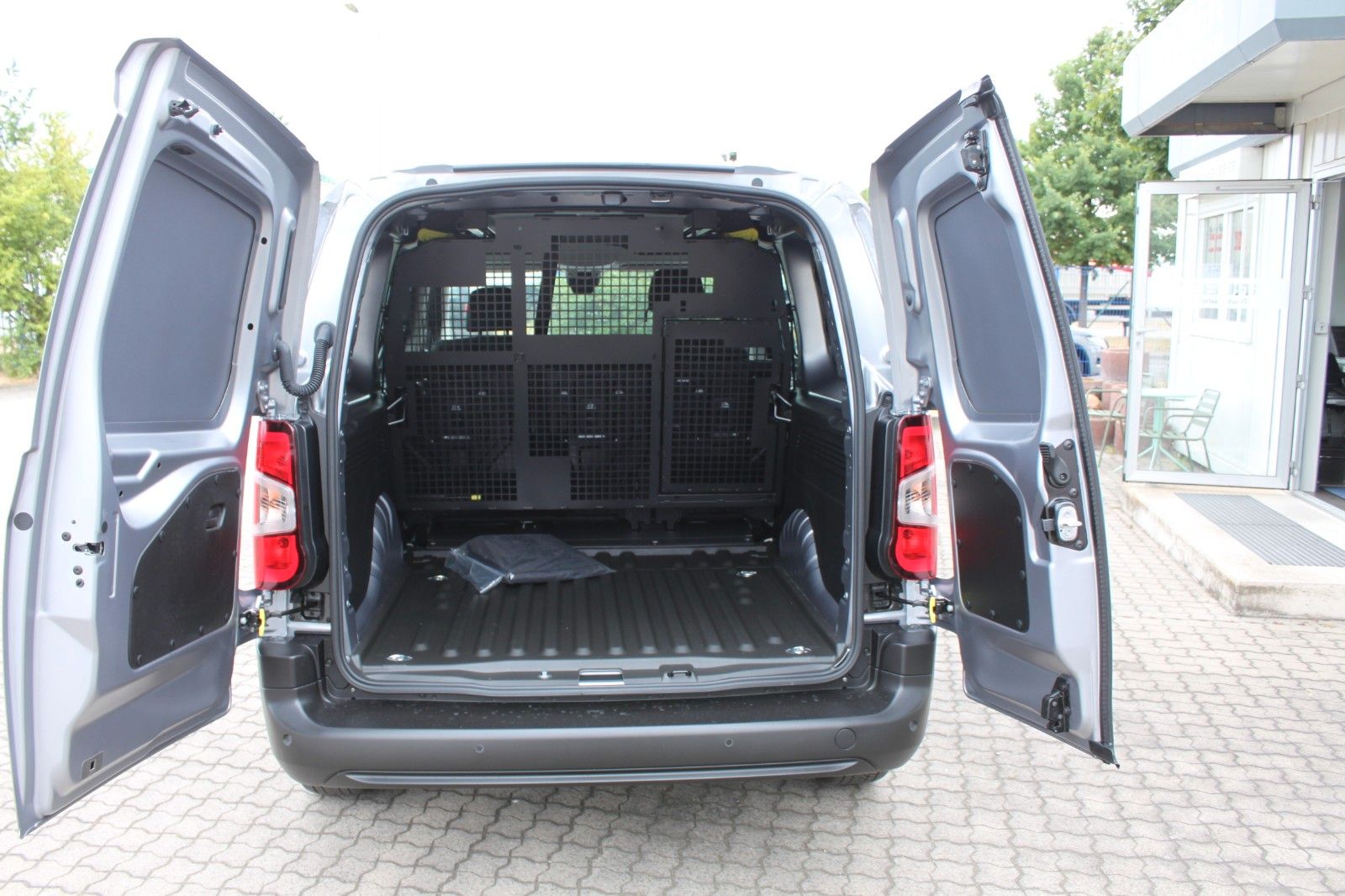 Fahrzeugabbildung Fiat serie 3 Doblò L2 Multicab 1.5 BlueHDi 131PS