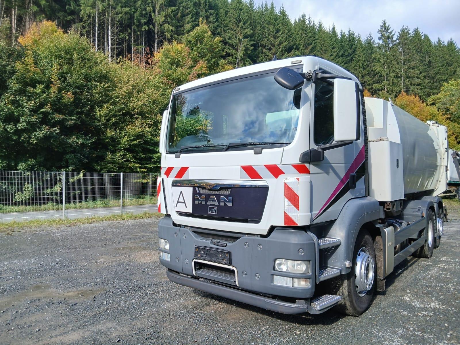 MAN 26.320 TGS ** Seitenlader / Rechtslenker **