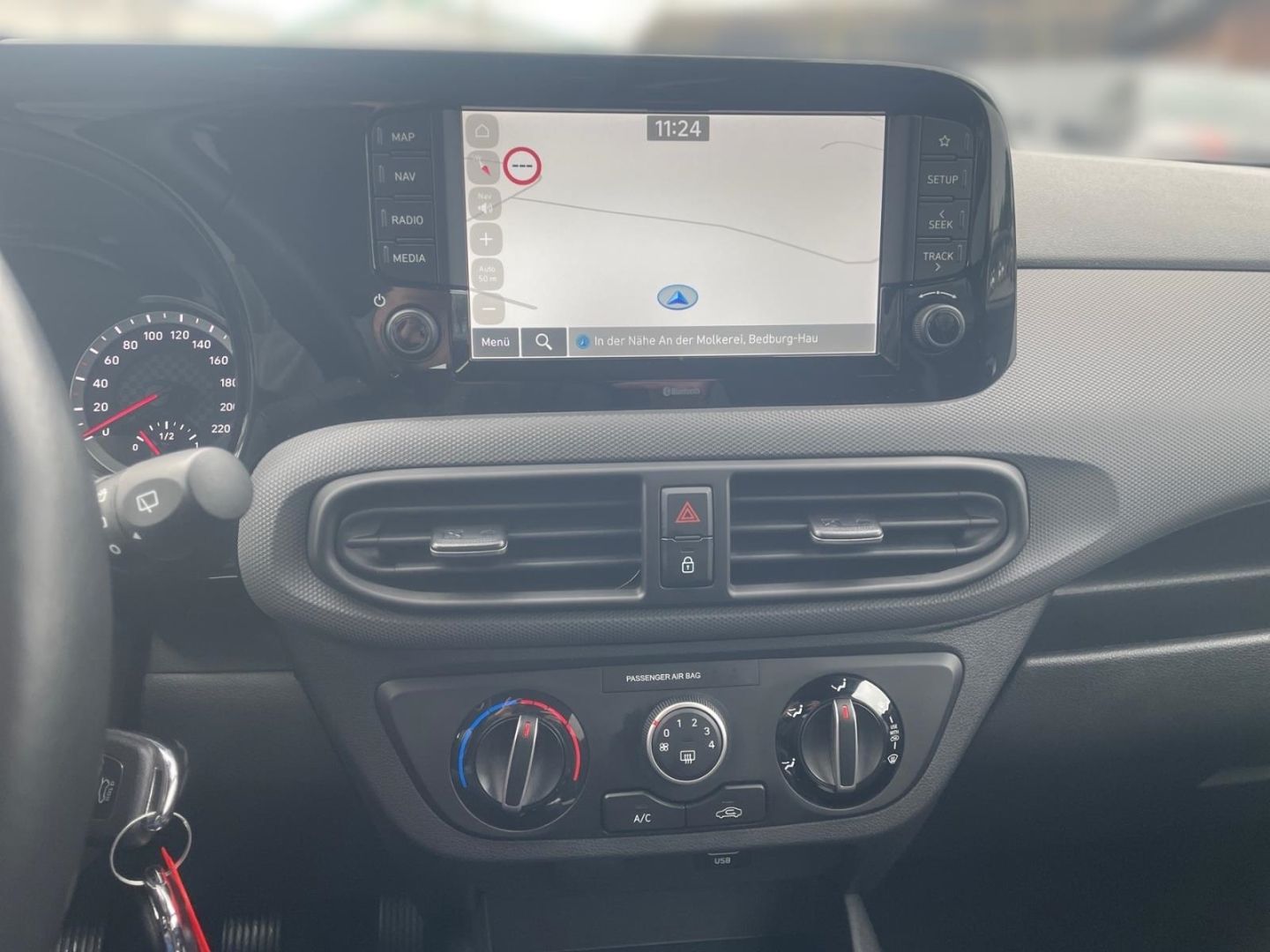 Fahrzeugabbildung Hyundai i10 1.0 Benzin Navigation Kamera Sitzheizung All