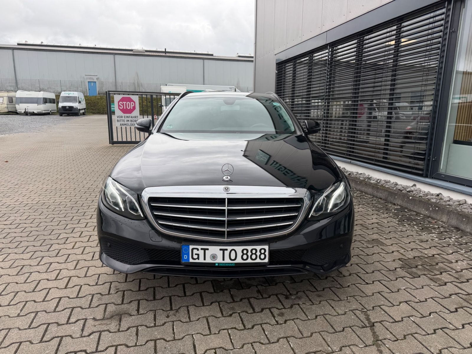 Fahrzeugabbildung Mercedes-Benz E 400 d T 4MATIC LED PTS Easy Pack DSG