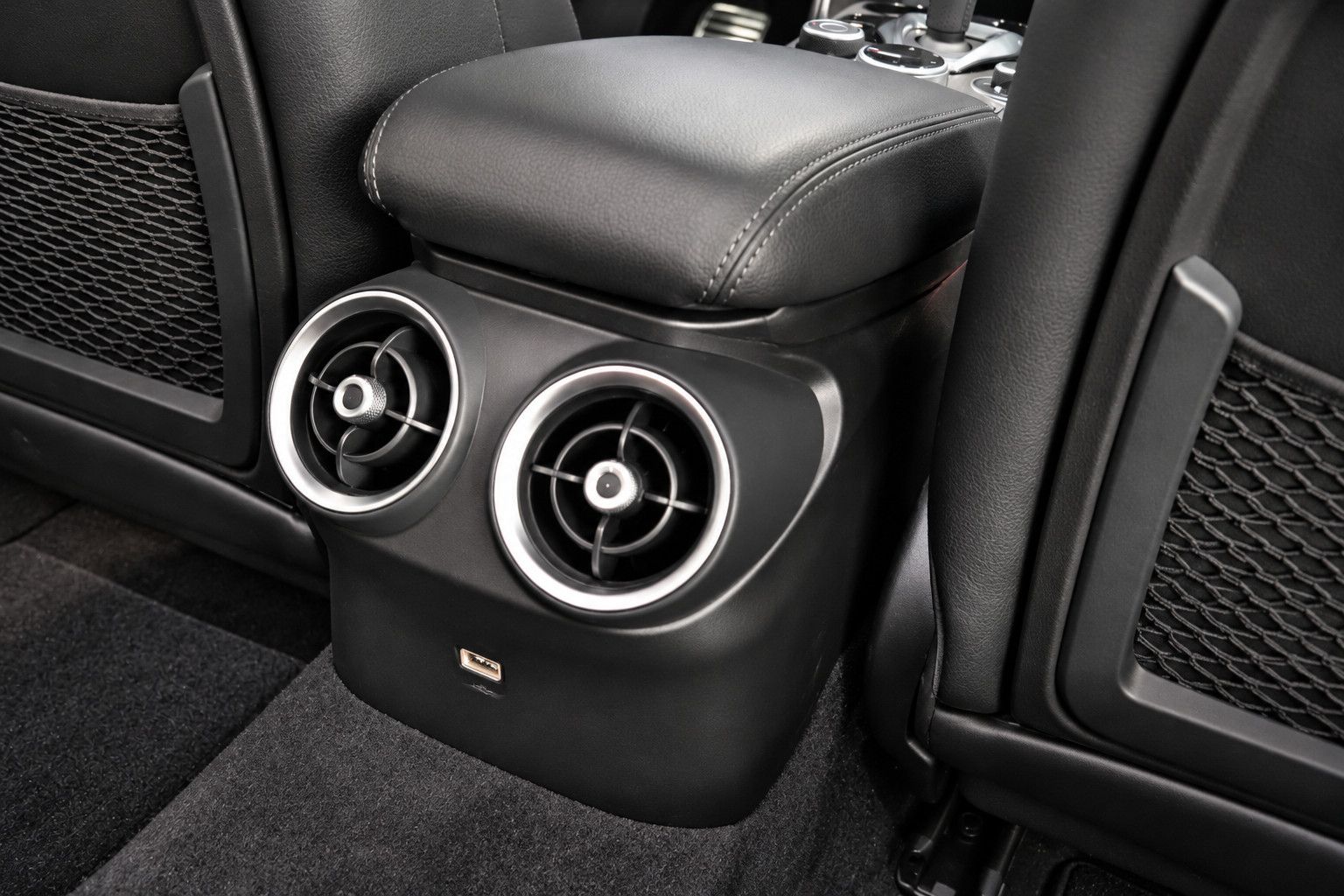Fahrzeugabbildung Alfa Romeo Giulia Ti Q4/MEMORY/ACC/NAVI/KAMERA/LEDER/