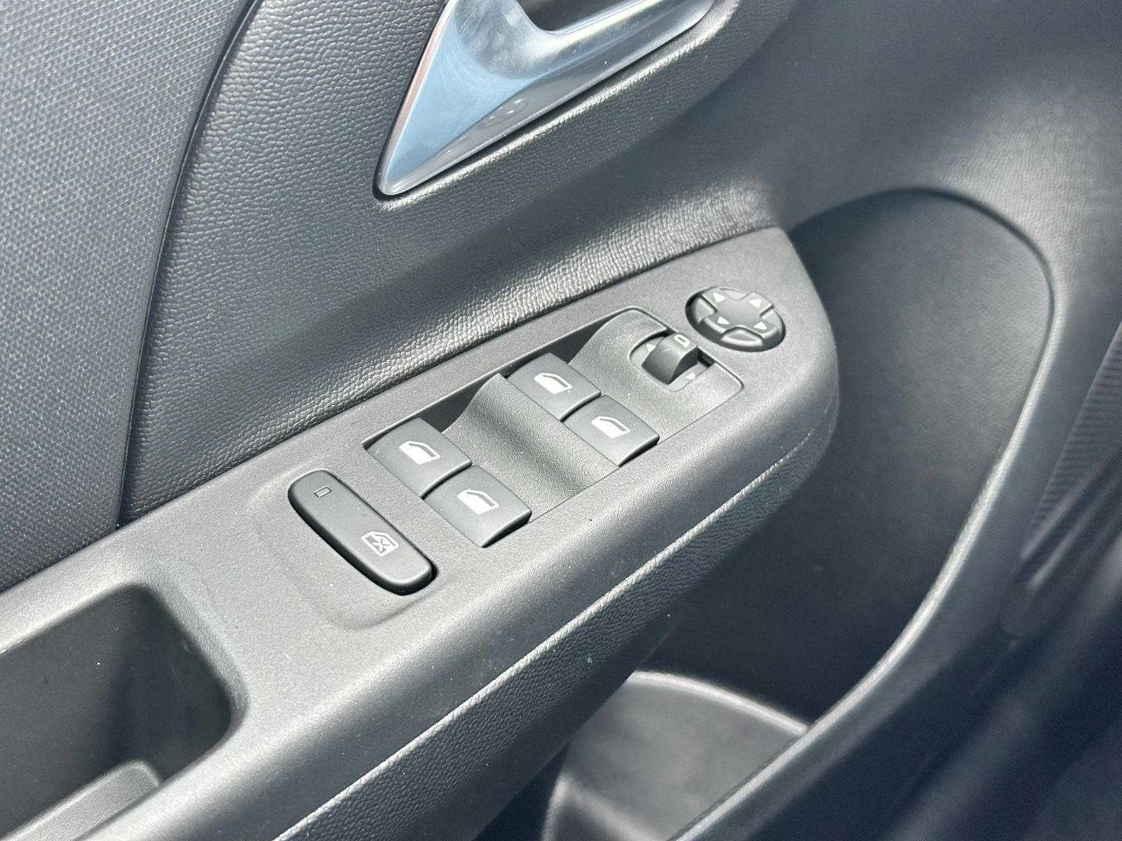 Fahrzeugabbildung Opel Corsa Edition 48V Hybrid Allw.*Sitzh.*Komfortp.