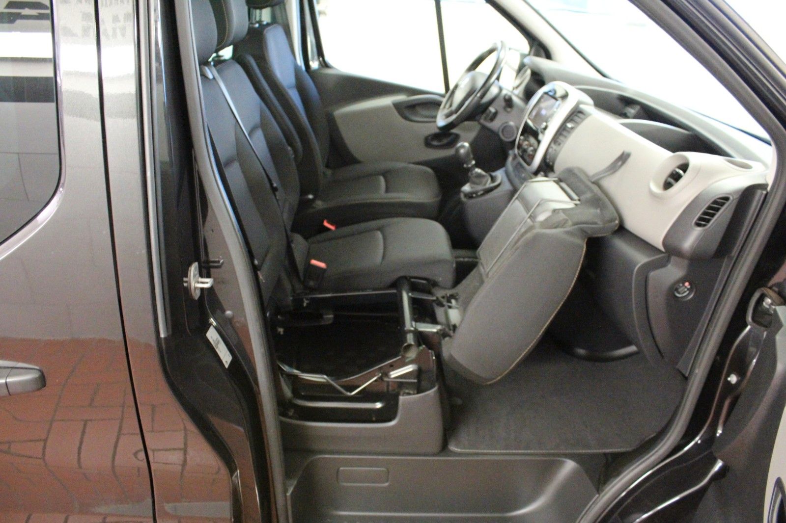 Fahrzeugabbildung Renault Trafic Grand dCi 145 Passenger *Navi*AHK*
