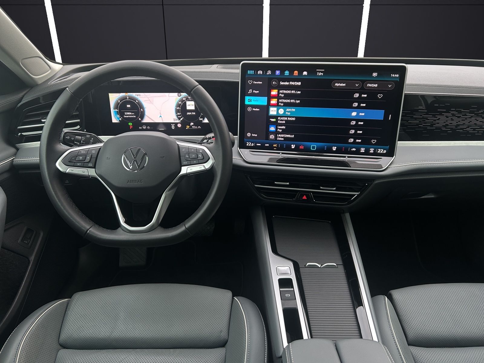 Fahrzeugabbildung Volkswagen Passat VOLL MatrixLED Standhzg AHK Pano Leder HU