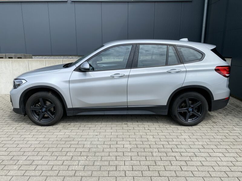 BMW X1 sDrive18d AHK/LED/NAVI/ParkAssi/TEMPO/SH foto 3