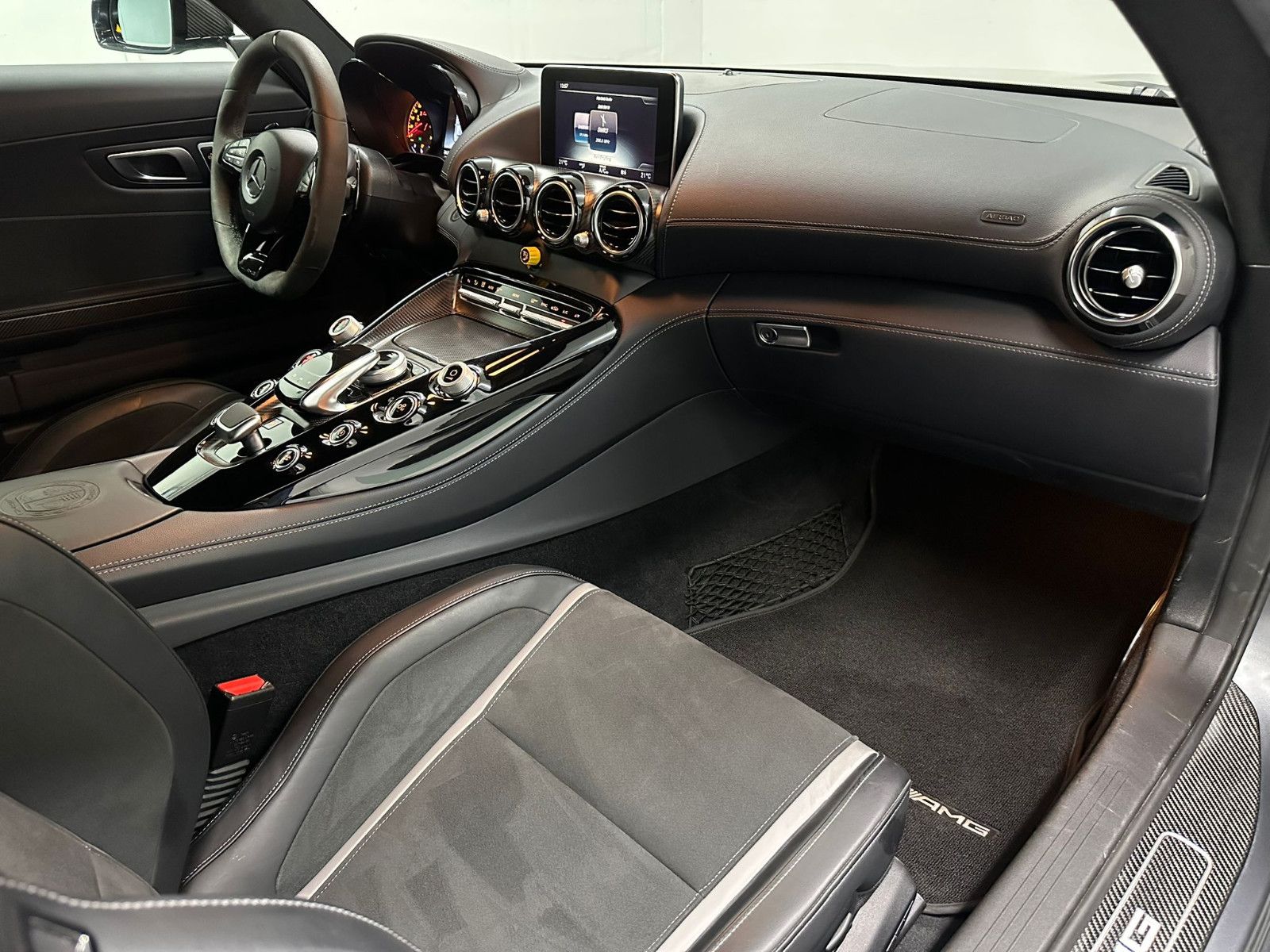 Fahrzeugabbildung Mercedes-Benz AMG GT R 4.0 V8  *KERAMIK*CARBON*PERF.-SITZ*