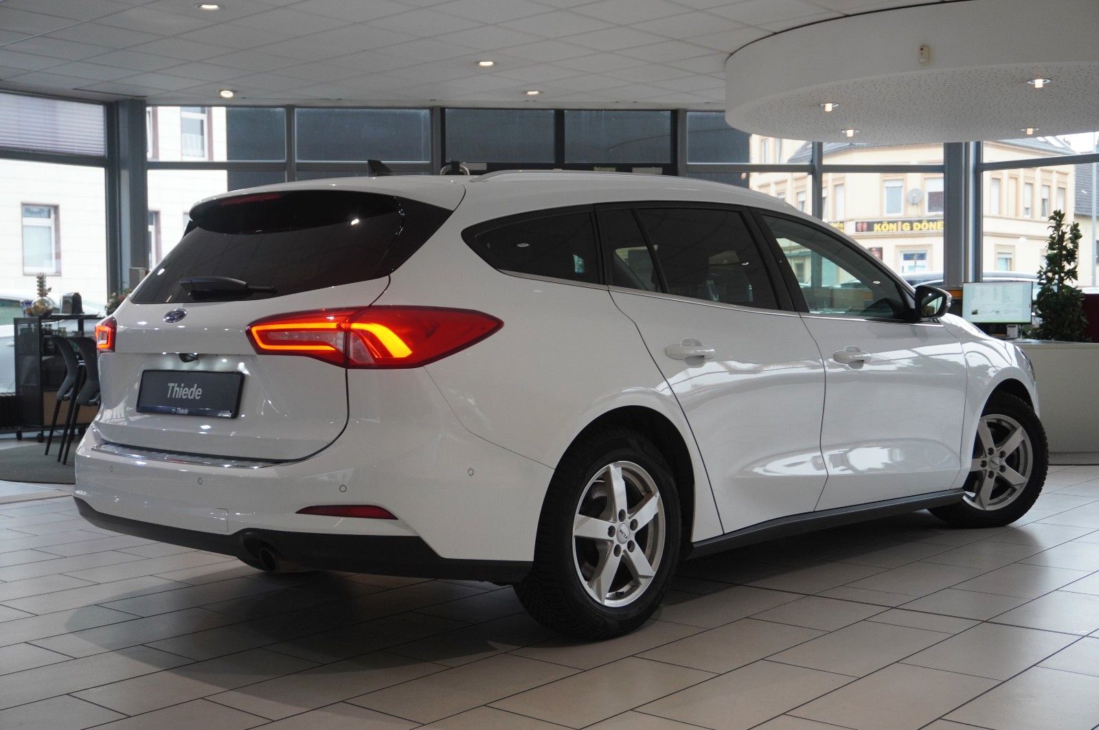 Fahrzeugabbildung Ford Focus Turnier 2.0D TITANIUM NAVI/LED/KAMERA/SHZ