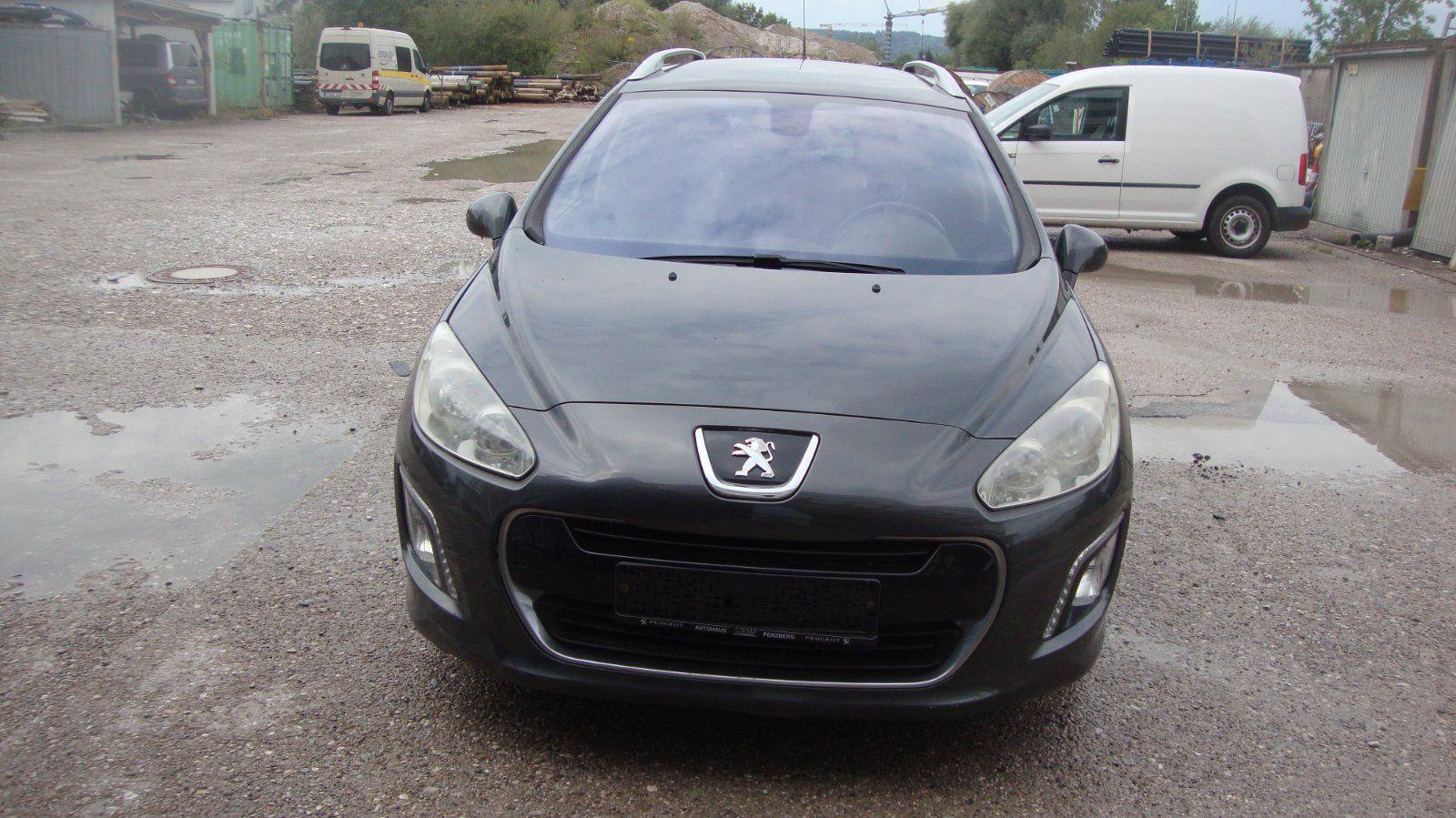 Peugeot 308 2011 — interior