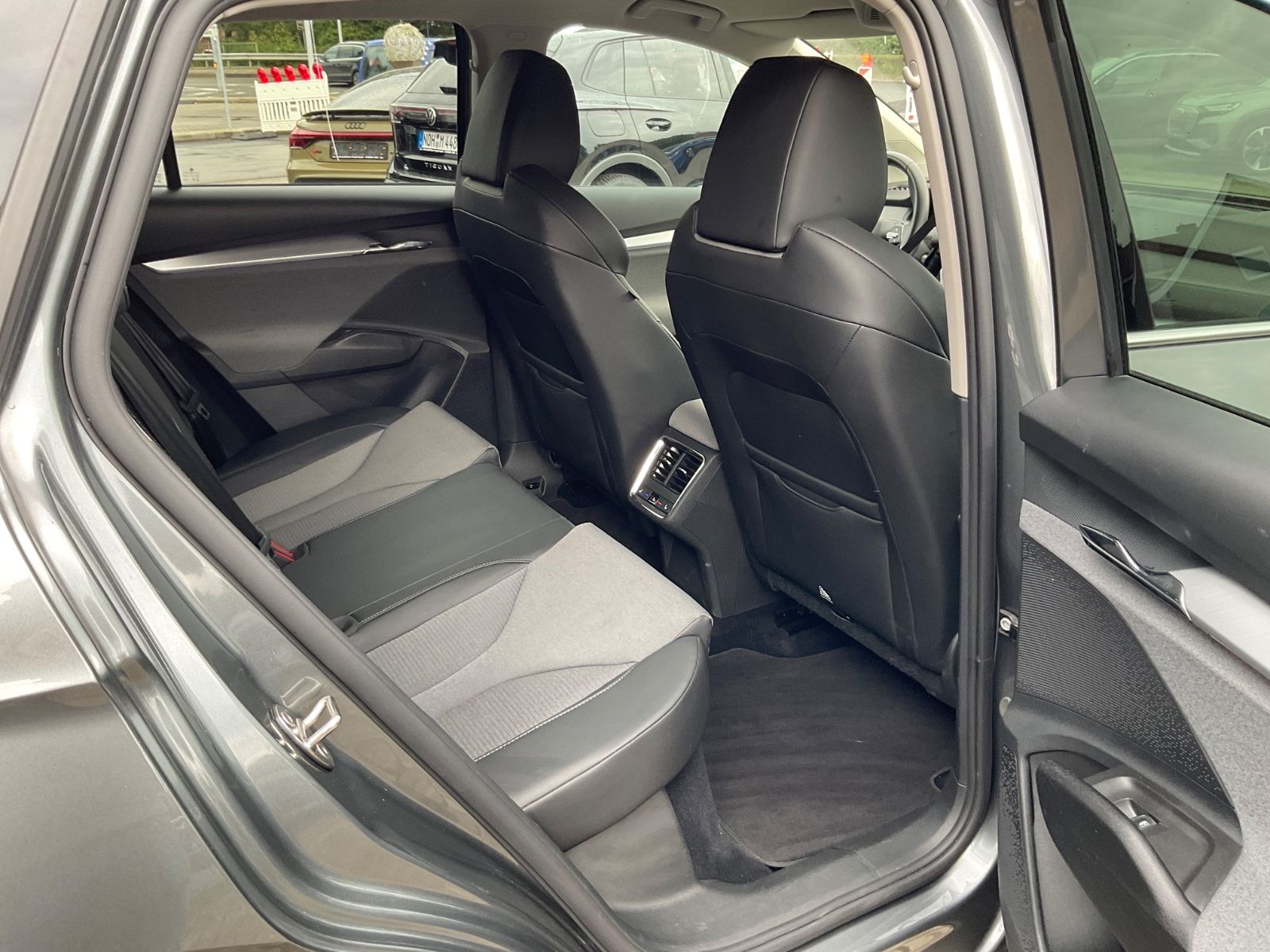 Fahrzeugabbildung SKODA Enyaq 80,Kamera,Keylessgo,Sitzheizung,Navi