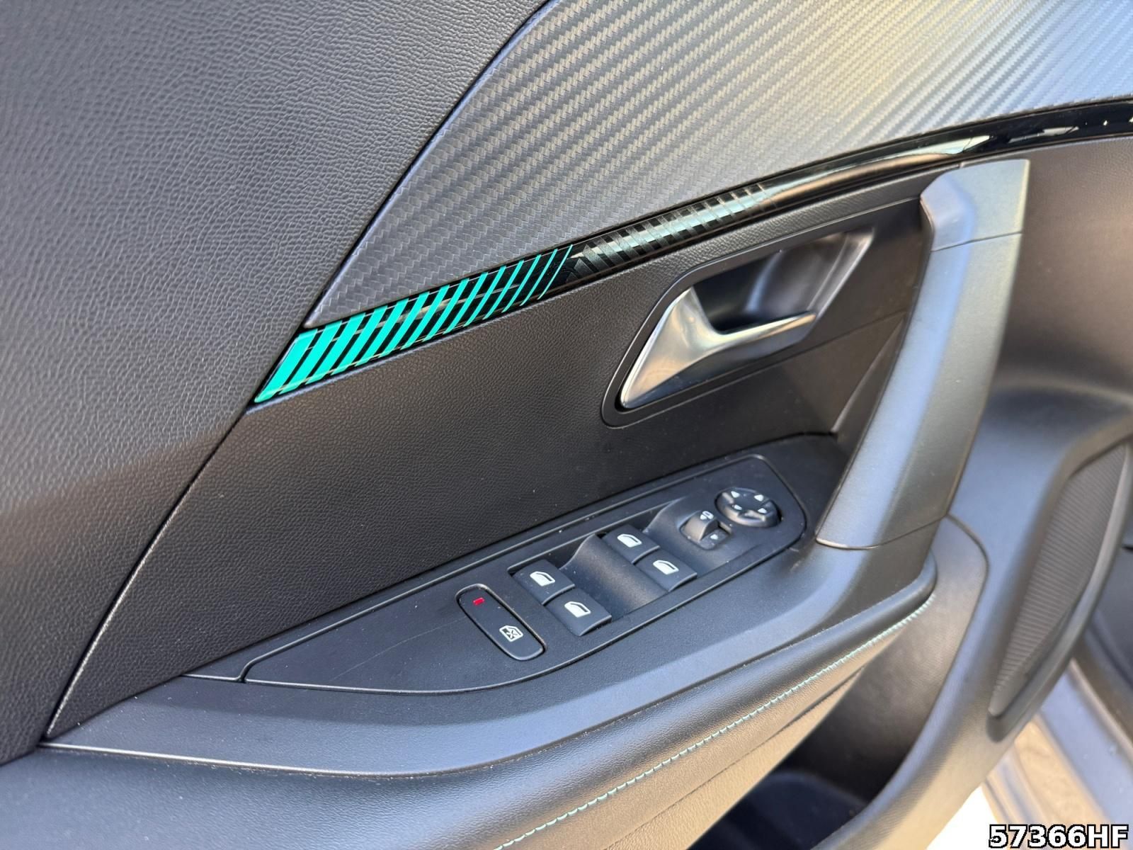 Fahrzeugabbildung Peugeot e-2008 Allure Pack