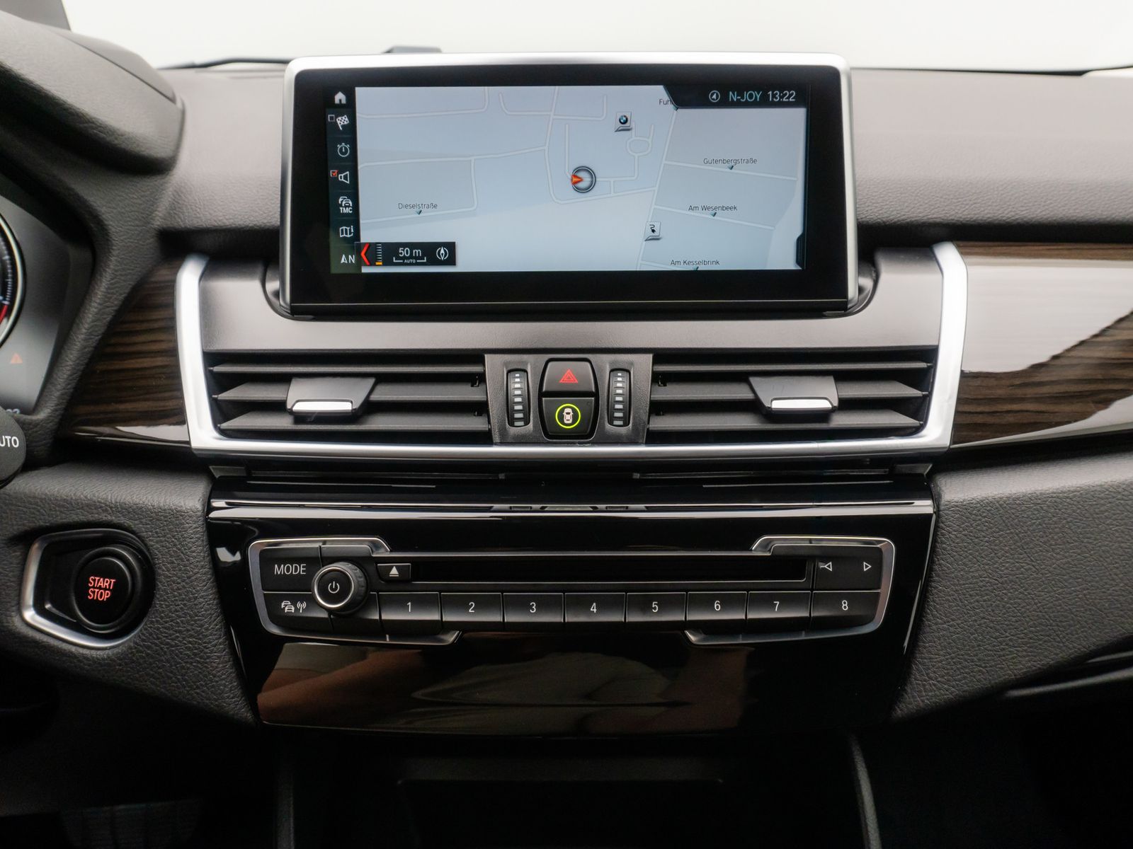 Fahrzeugabbildung BMW 225 Active Tourer iPerf ACC Kamera HUD DAB 18"