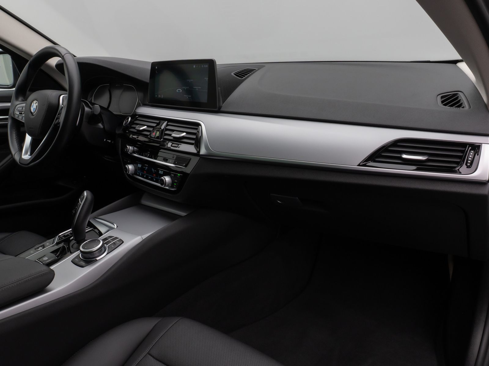 Fahrzeugabbildung BMW 530e xD Panorama 360°HUD DAB Leder Alarm 18Zoll