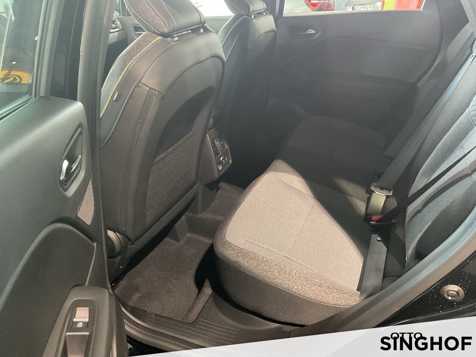 Fahrzeugabbildung Renault Captur Techno Mild Hybrid 140