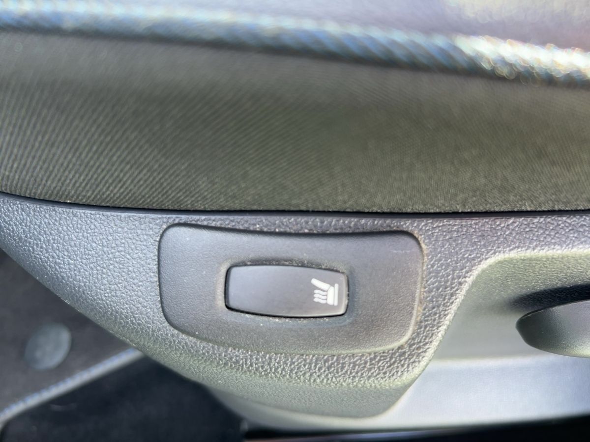 Fahrzeugabbildung Renault Captur Version S TCe 150 GPF ABS Fahrerairbag ES - mit KI generiert/bearbeitet