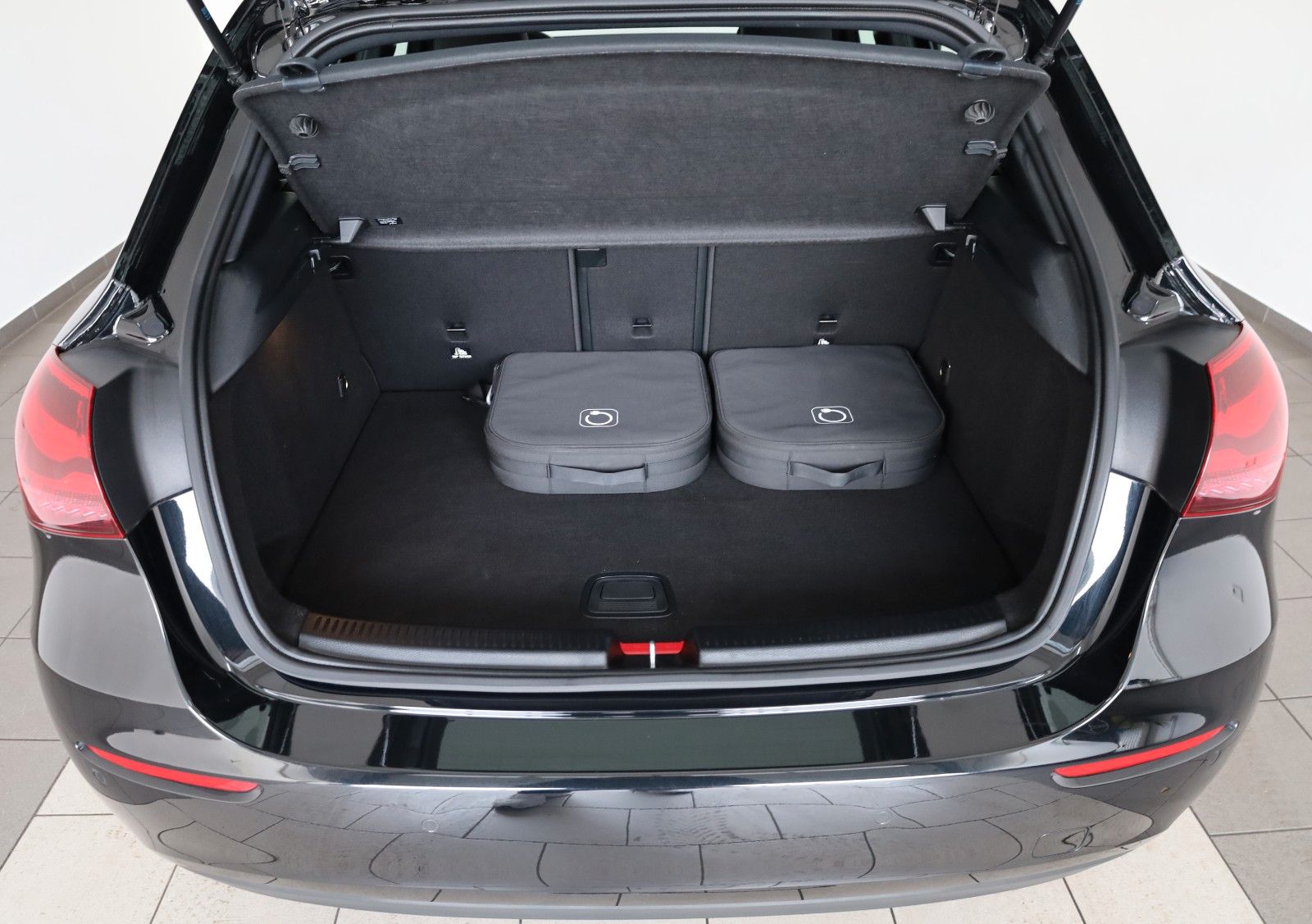 Fahrzeugabbildung Mercedes-Benz A 250e T.Leder,Navi,LED,SH,PDC,Kamera,Park Paket