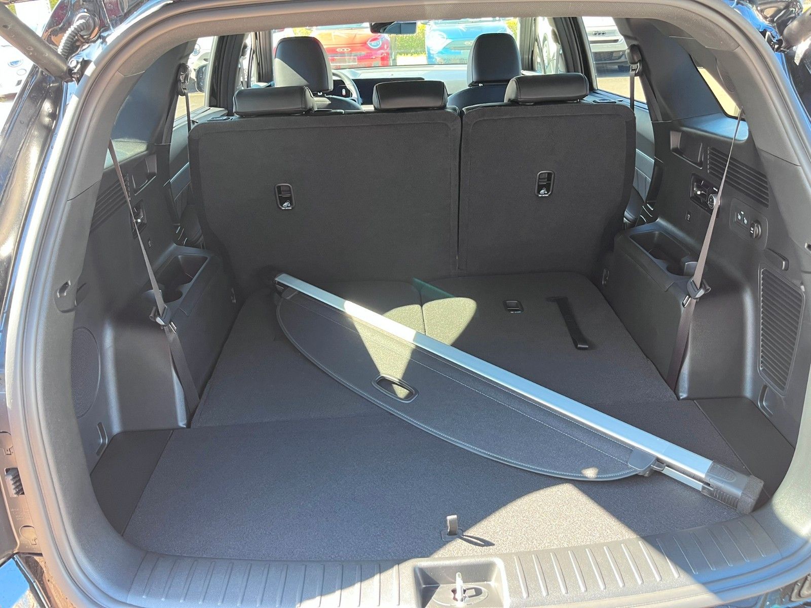 Fahrzeugabbildung Kia Sorento Platinum 4WD 7-Sitzer Pano Leder uvm.