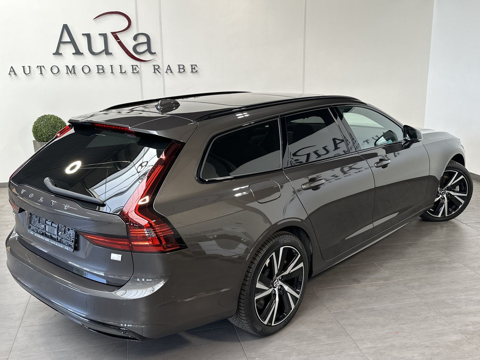 Fahrzeugabbildung Volvo V90 T6 AWD Plus Dark NAV+LED+AHK+ACC+360°+PANORA