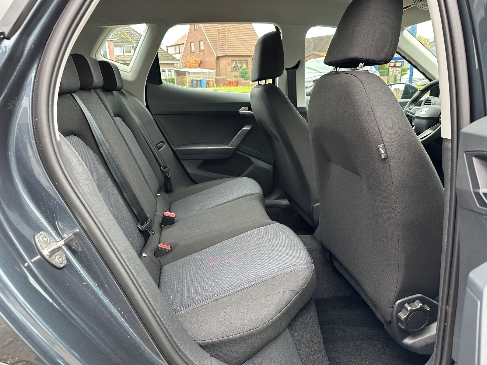 Fahrzeugabbildung SEAT Arona 1.0 TSI Style DSG ACC/LED/SHZG/PDC/GJR