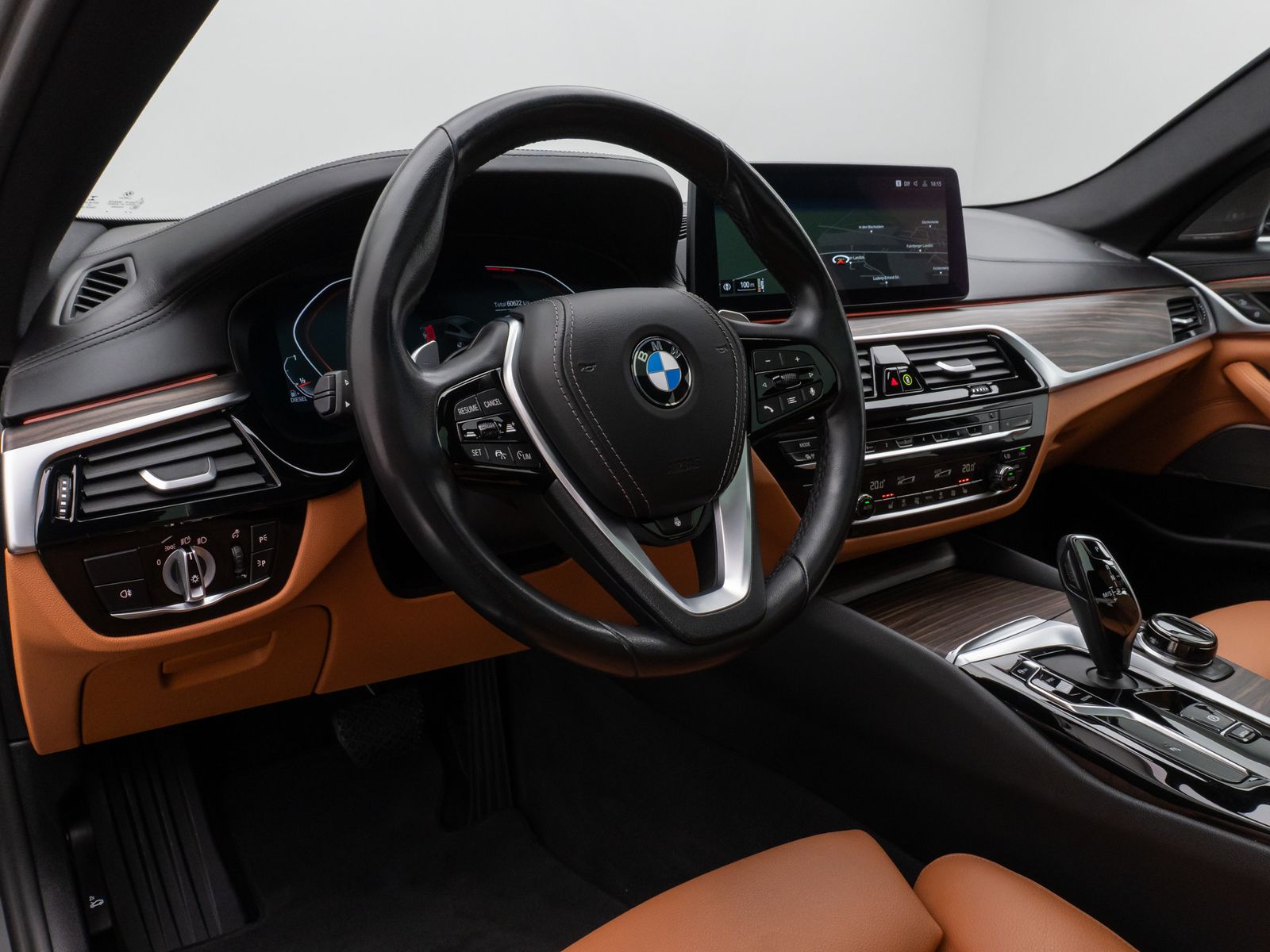Fahrzeugabbildung BMW 540d xD Kamera Glasdach Laser HUD DAB H/K AHK