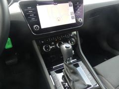 Fahrzeugabbildung Skoda Superb Combi 1.6 TDI DSG Ambition *XEN*NAVI*ACC*