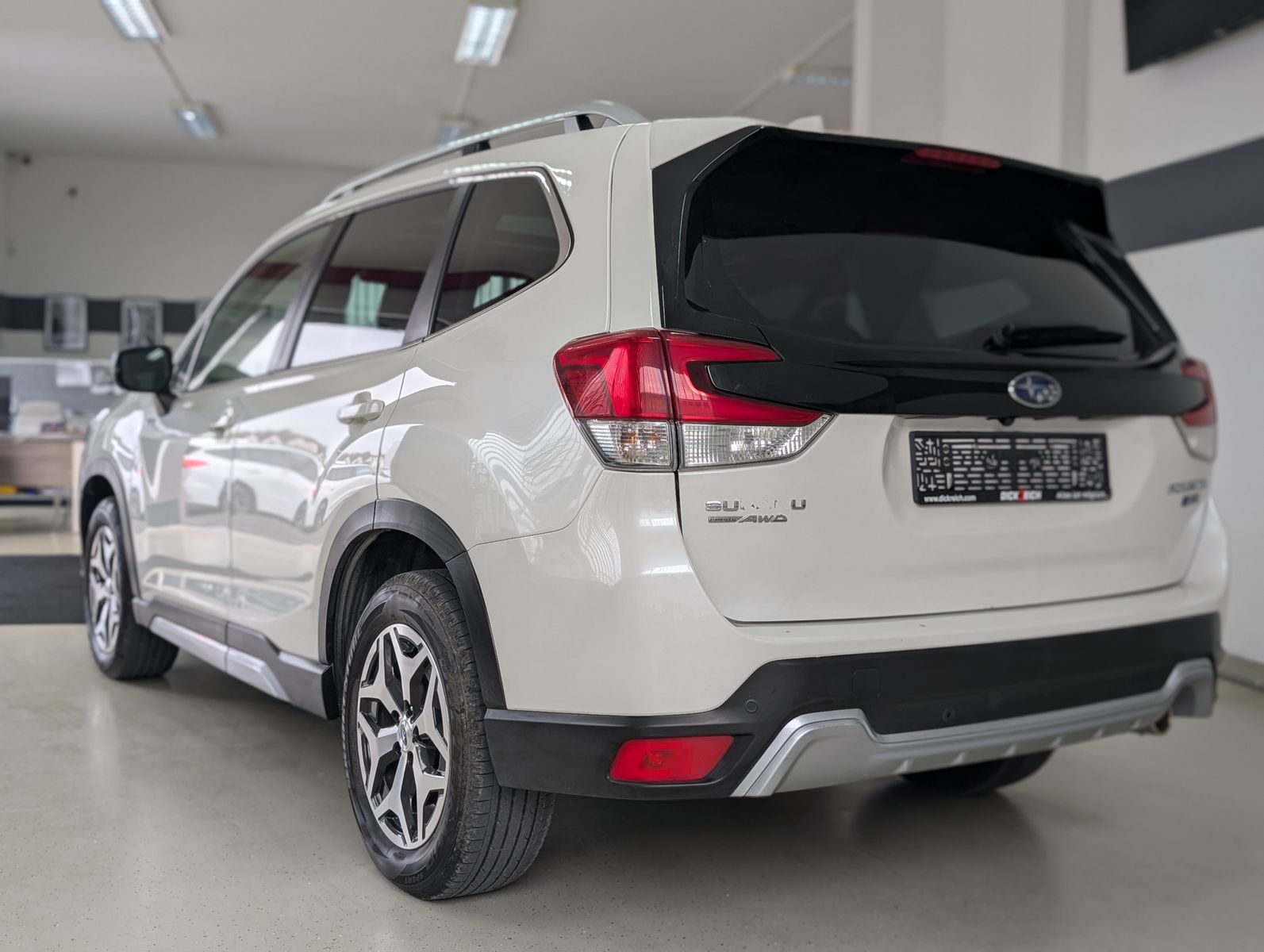 Fahrzeugabbildung Subaru Forester 2.0ie 4X4 ACC LED PANO KAM LEDER APP