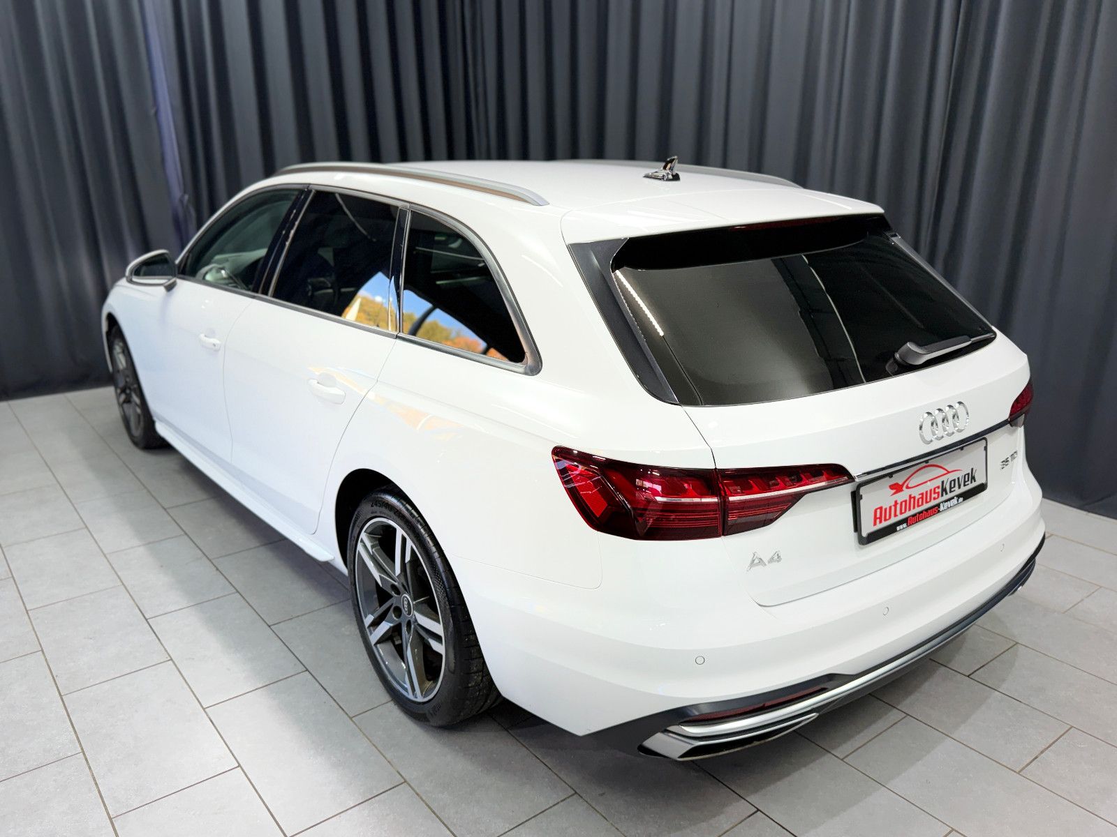 Fahrzeugabbildung Audi A4 Avant 35 TDI advanced|MATRIX|LCI|RF-KAMERA