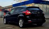 Ford Focus Lim. 1.6 Titanium *FEST PREIS !!! * - Ford Focus aus 2011: Limousine