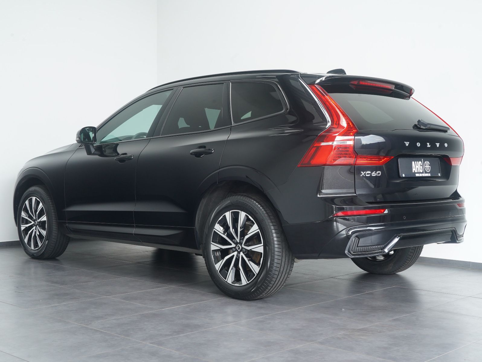Fahrzeugabbildung Volvo XC60 B4 D AWD Plus Dark PANORAMA/LED/ACC/AHK