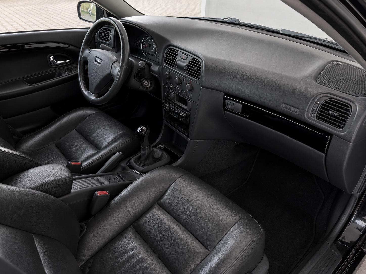 Volvo V40 2004 — photo 11