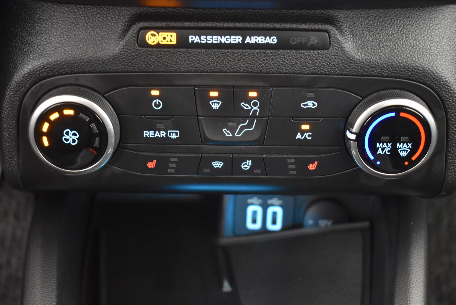 Ford Focus Turnier Cool & Con./LED/NAVI/SHZ/AHK/RFK