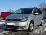 Volkswagen Touran 140PS 7Sitzer Navi SHZ - : Kleinbus, 14 Sitzer