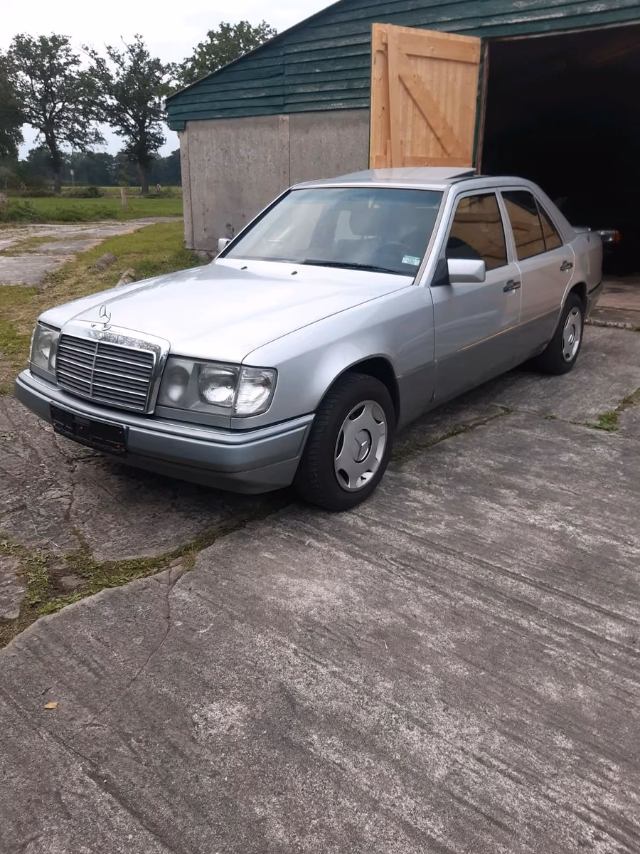 Mercedes-Benz 200