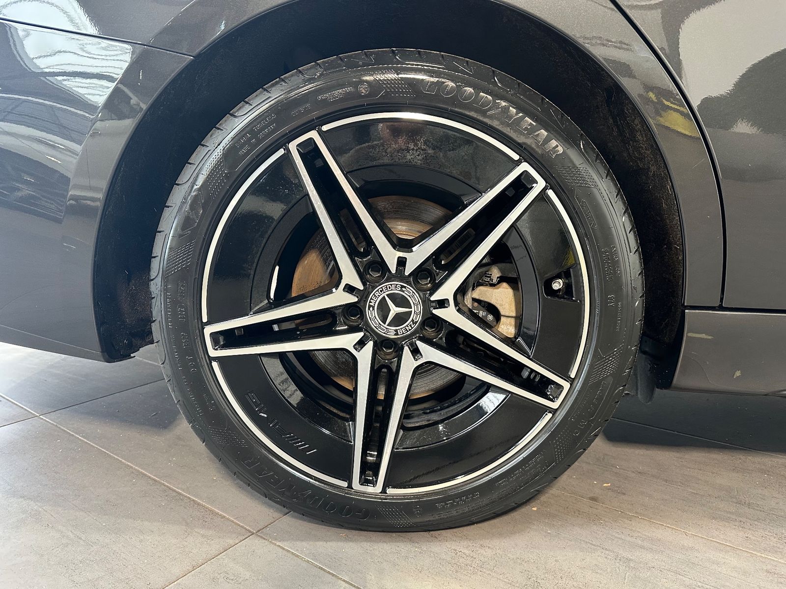 Fahrzeugabbildung Mercedes-Benz C 220d T AMG Line NAV+LED+ACC+KAMERA+PANO+STHZG