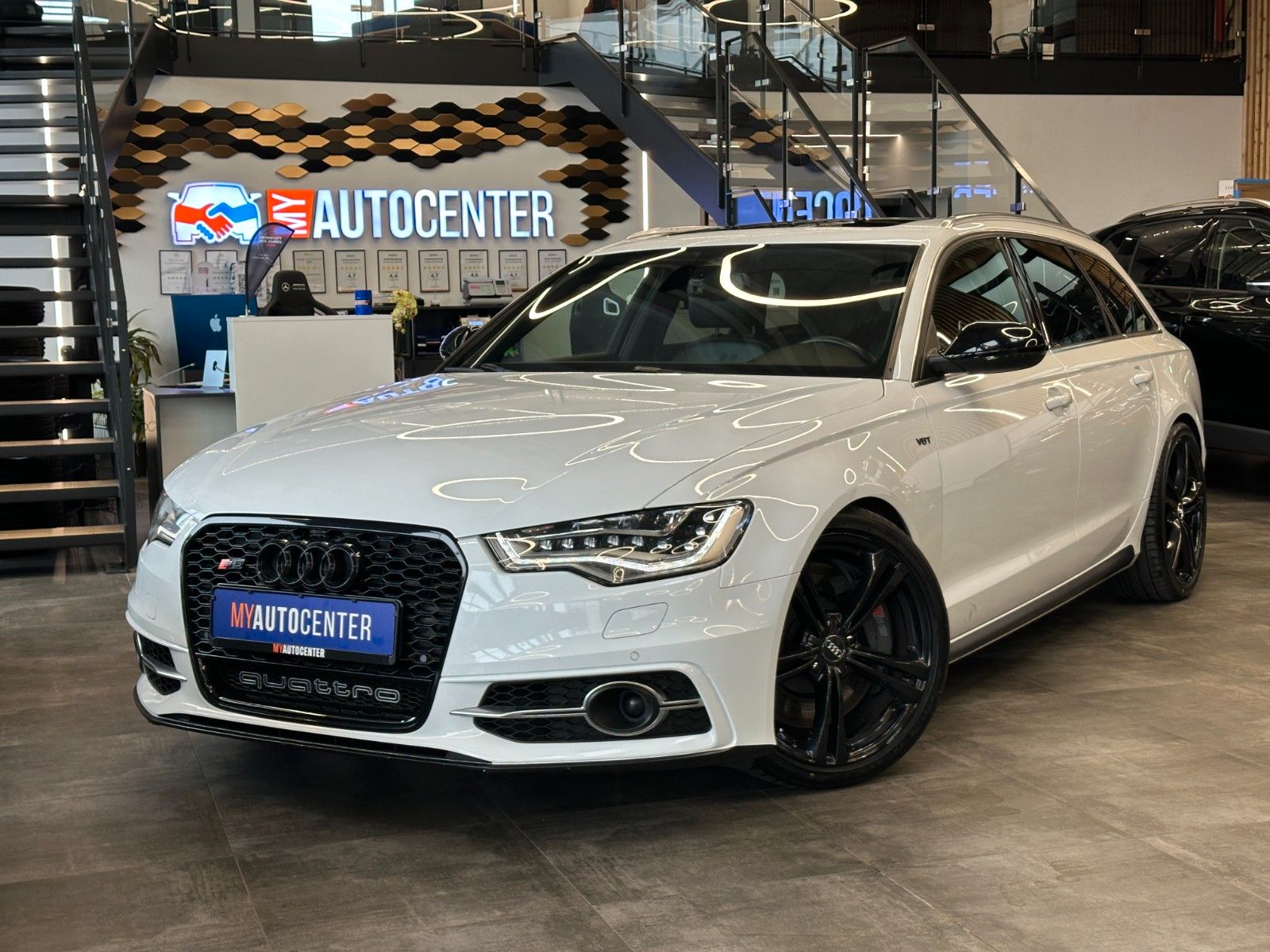 AUDI S6 AVANT 4.0 V8 TFSI QUATTRO 420ch - BOSE - TOIT PANORAMIQUE - ACC - ATTELAGE PIVOTANT - SUSPENSION PNEUMATIQUE