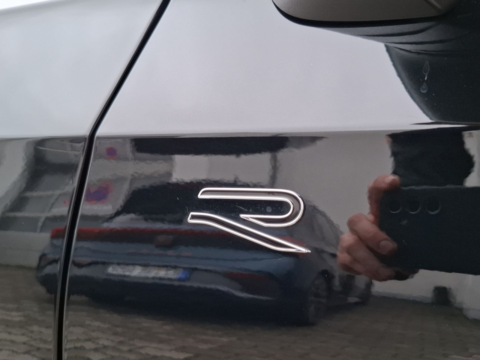Fahrzeugabbildung Volkswagen Golf VIII Variant eTSI R-Line DSG LED Navi AID A