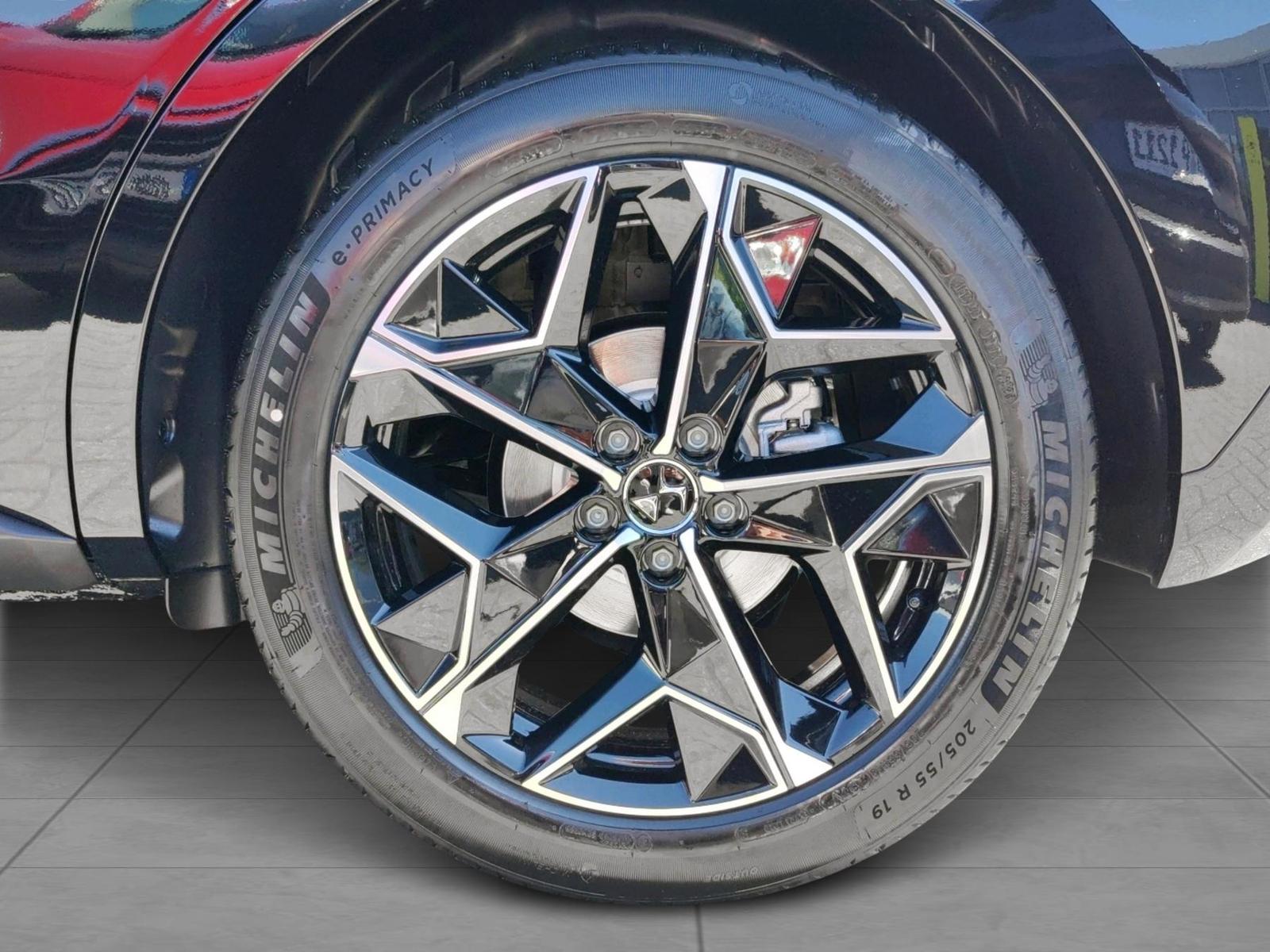 DS Automobiles Nº4 ÉTOILE + Alcantara HYBRID 145 PS